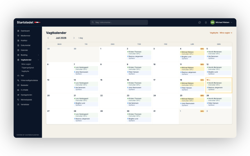 Vagtkalender med månedsvisning og bemanding pr. flyvedag