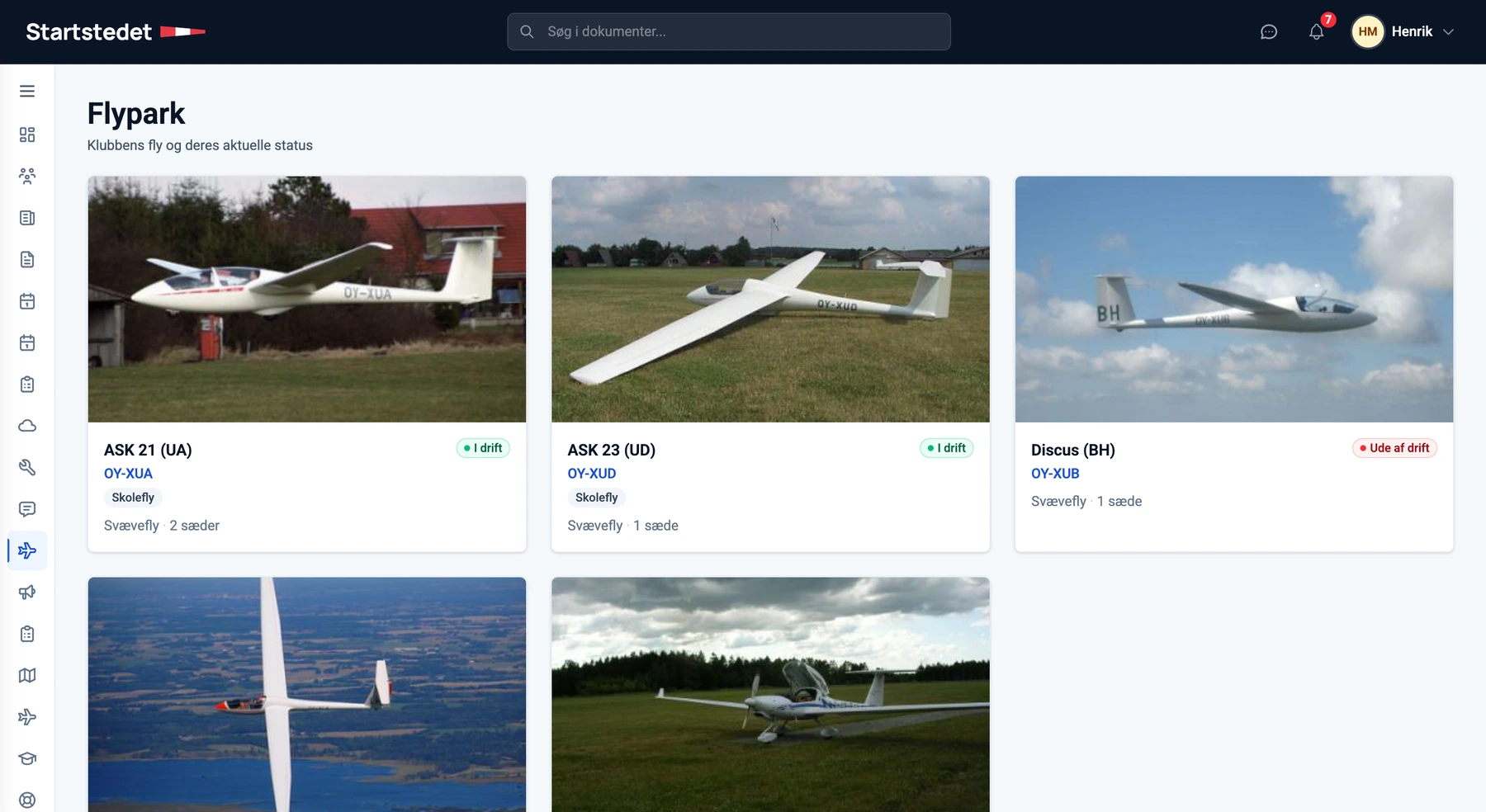 Flyparken i Startstedet med ASK 21, ASK 23 og Discus, hver med registrering og driftsstatus